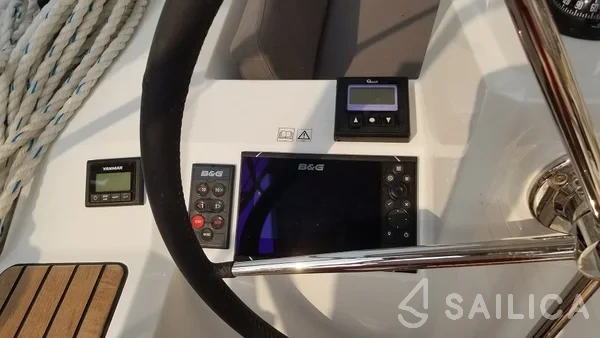 Oceanis 38.1 - Yacht Charter Sailica