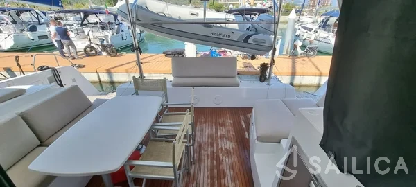 Lagoon 42 - Yacht Charter Sailica