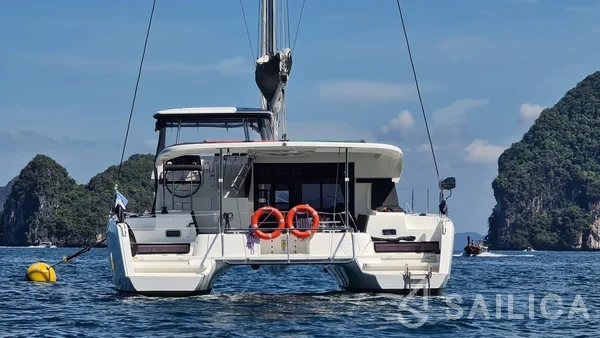 Lagoon 42 - Yacht Charter Sailica