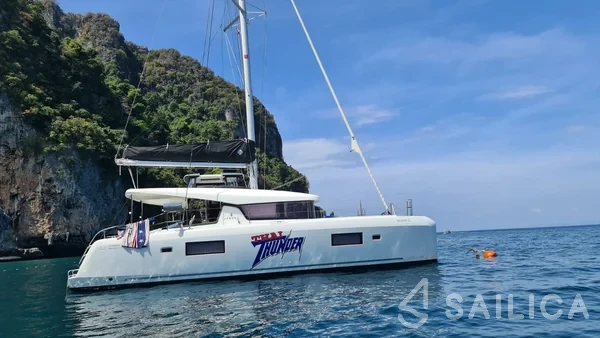 Lagoon 42 - Yacht Charter Sailica