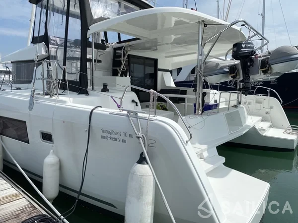Lagoon 42 - Yacht Charter Sailica