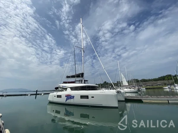 Lagoon 42 - Yacht Charter Sailica