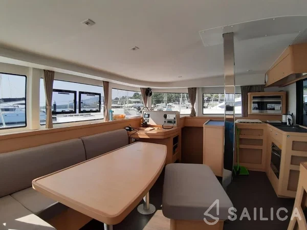Lagoon 42 - Yacht Charter Sailica