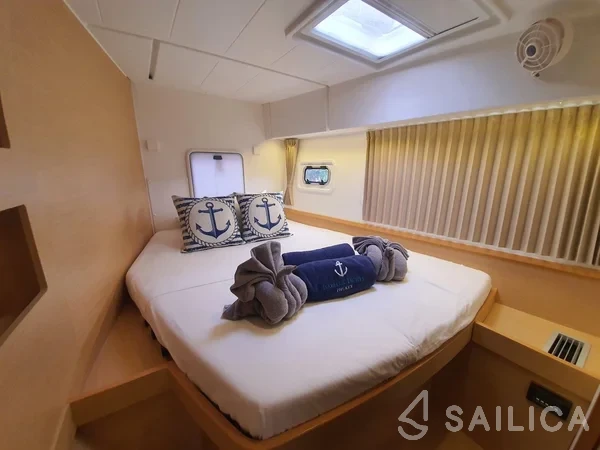 Lagoon 42 - Yacht Charter Sailica