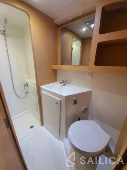 Lagoon 42 - Yacht Charter Sailica