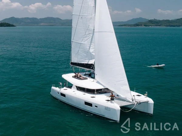 Lagoon 42 - Yacht Charter Sailica
