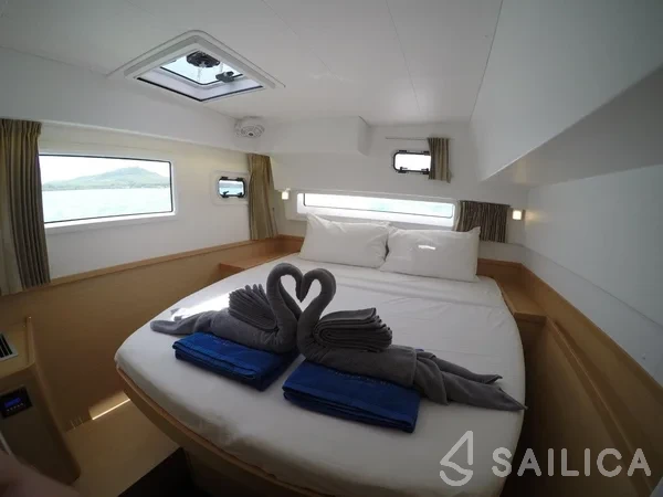 Lagoon 42 - Yacht Charter Sailica