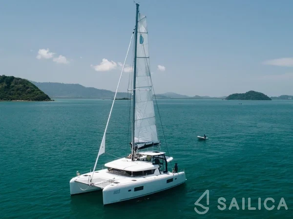 Lagoon 42 - Yacht Charter Sailica