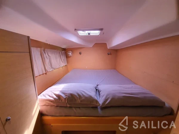 Lagoon 380 - Yacht Charter Sailica