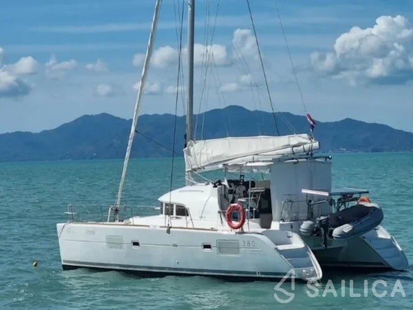 Lagoon 380 - Yacht Charter Sailica