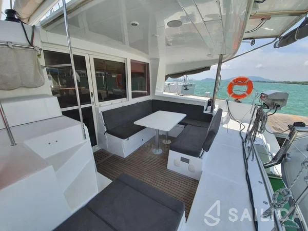 Lagoon 400 S2 - Yacht Charter Sailica