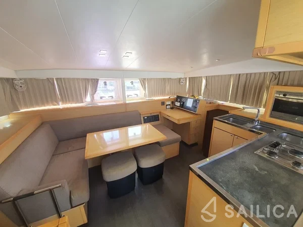 Lagoon 400 S2 - Yacht Charter Sailica
