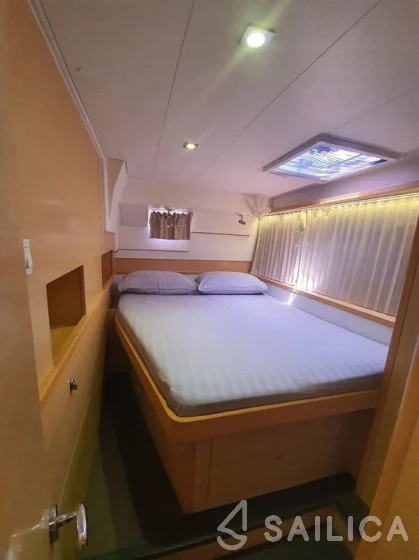 Lagoon 400 S2 - Yacht Charter Sailica