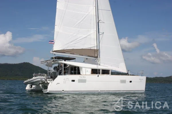 Lagoon 400 S2 - Yacht Charter Sailica