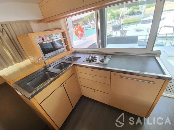 Lagoon 400 S2 - Yacht Charter Sailica