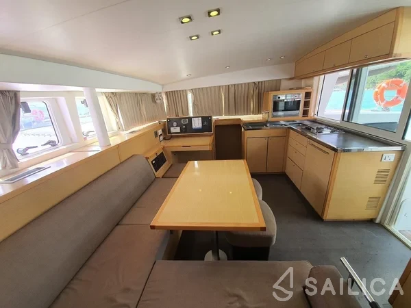 Lagoon 400 S2 - Yacht Charter Sailica
