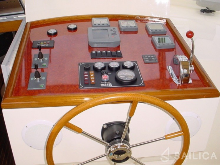 De Drait Advantage 42 - Yacht Charter Sailica