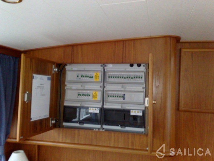 De Drait Advantage 42 - Yacht Charter Sailica