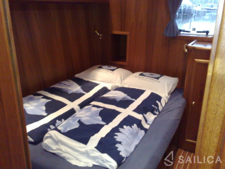 De Drait Advantage 42 - Yacht Charter Sailica