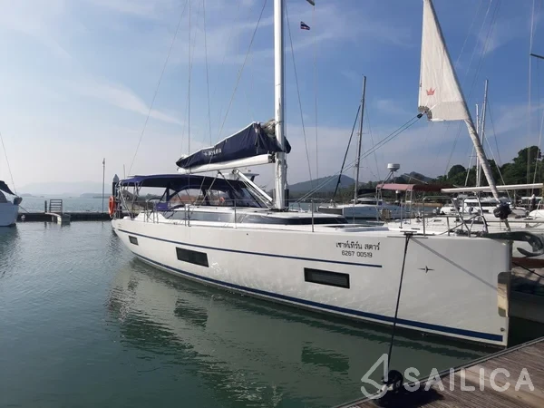 Bavaria C45 - Yacht Charter Sailica