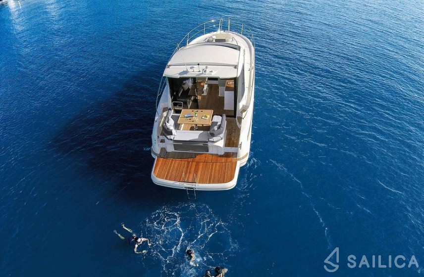 Bavaria S40 Coupe - Yacht Charter Sailica