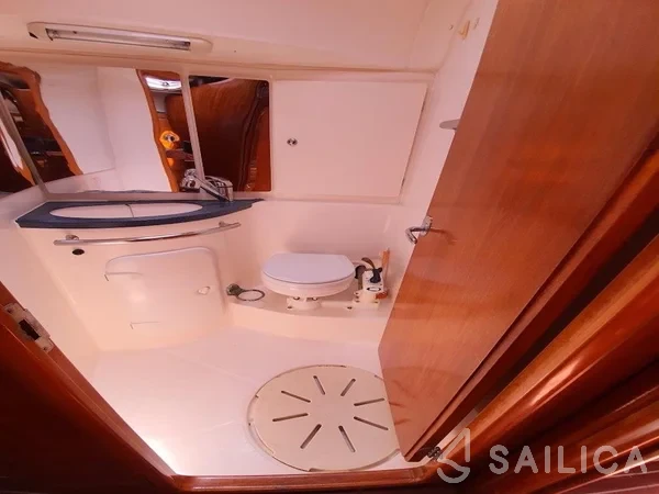Bavaria 39 Cruiser - Yacht Charter Sailica