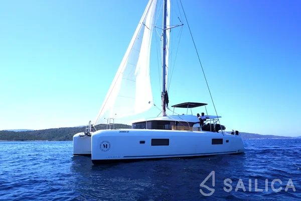 Lagoon 42 - Yacht Charter Sailica