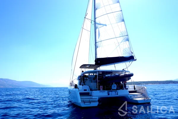 Lagoon 42 - Yacht Charter Sailica