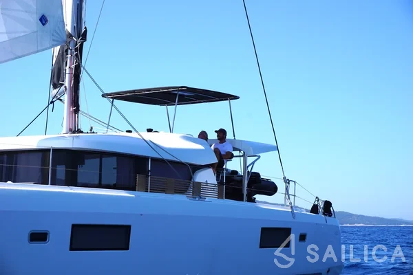 Lagoon 42 - Yacht Charter Sailica