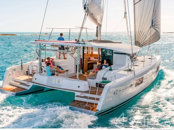 Lagoon 42 - Yacht Charter Sailica