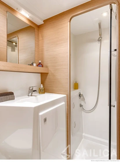 Lagoon 42 - Yacht Charter Sailica