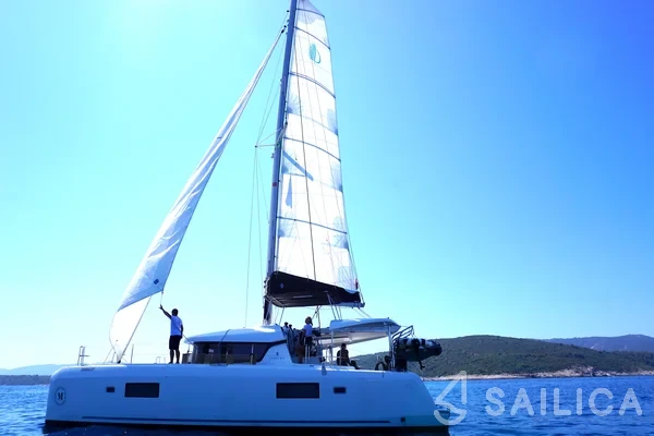 Lagoon 42 - Yacht Charter Sailica