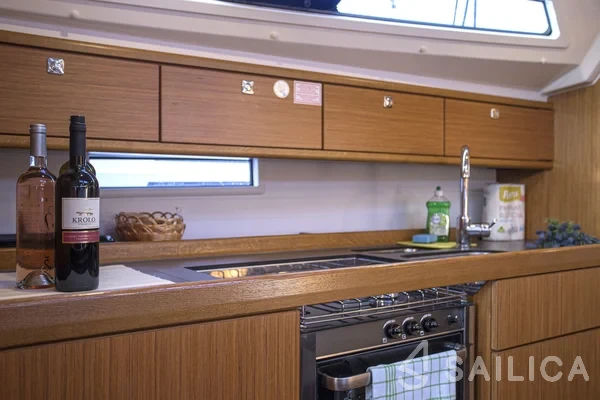 Bavaria 41 Cruiser - Yacht Charter Sailica