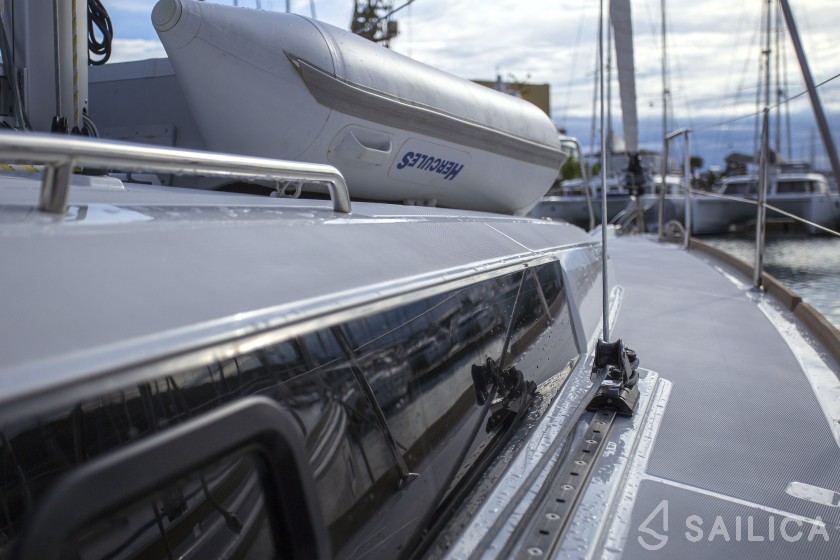 Oceanis 38.1 - Yacht Charter Sailica