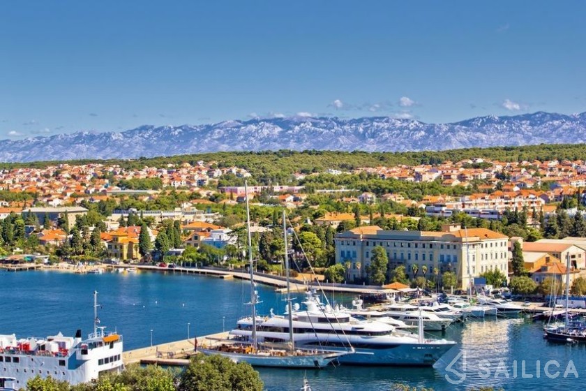 Oceanis 38.1 - Yacht Charter Sailica