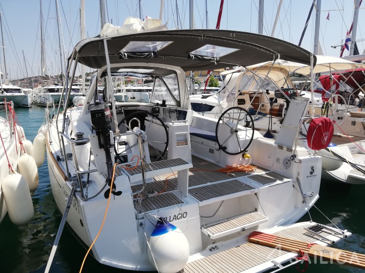 Oceanis 38.1 - Yacht Charter Sailica