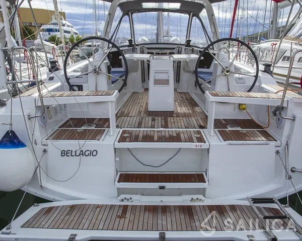 Oceanis 38.1 - Yacht Charter Sailica