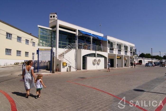 Oceanis 38.1 - Yacht Charter Sailica