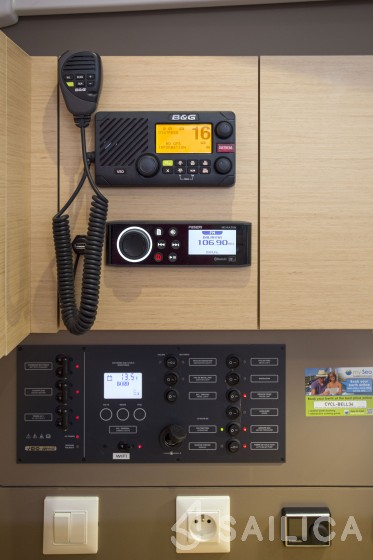 Oceanis 38.1 - Yacht Charter Sailica