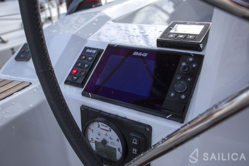 Oceanis 38.1 - Yacht Charter Sailica