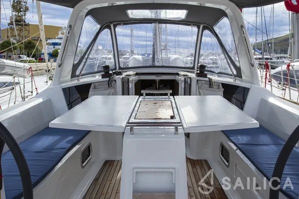 Oceanis 38.1 - Yacht Charter Sailica