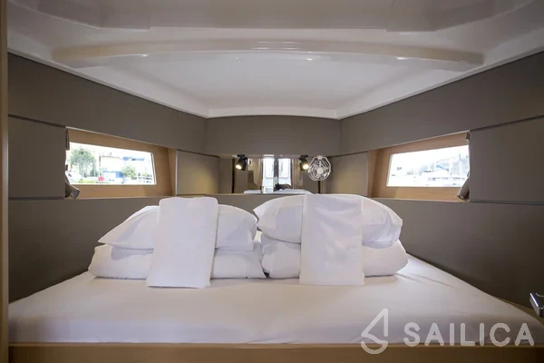 Oceanis 38.1 - Yacht Charter Sailica