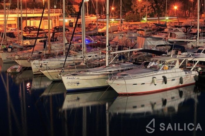 Oceanis 38.1 - Yacht Charter Sailica