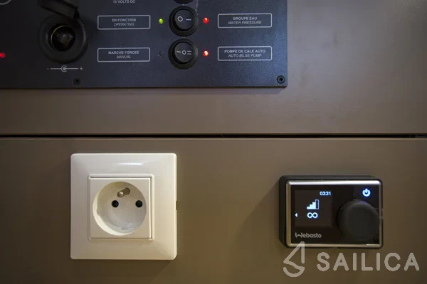 Oceanis 38.1 - Yacht Charter Sailica