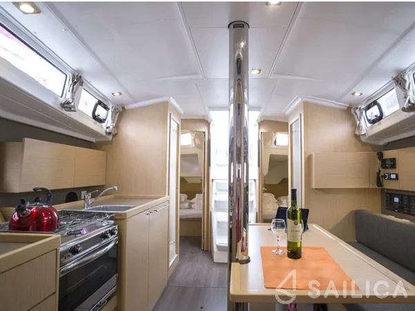 Oceanis 38.1 - Yacht Charter Sailica