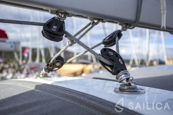 Oceanis 38.1 - Yacht Charter Sailica