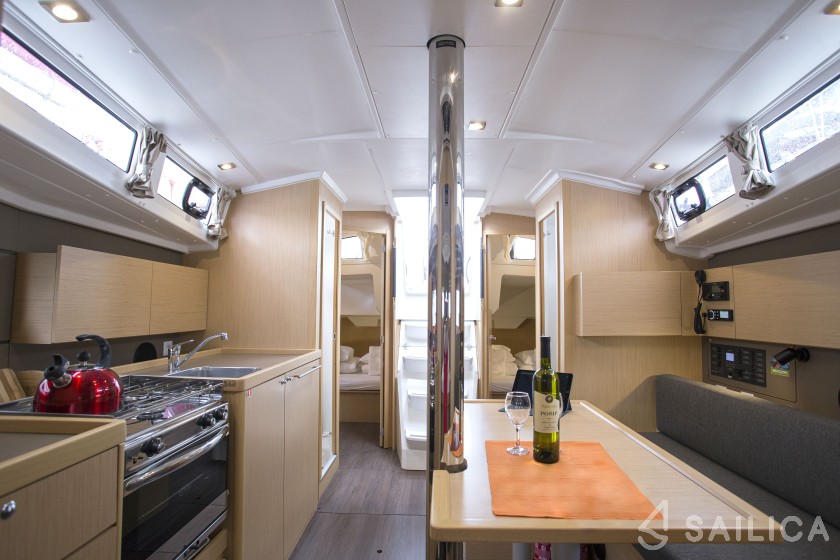 Oceanis 38.1 - Yacht Charter Sailica