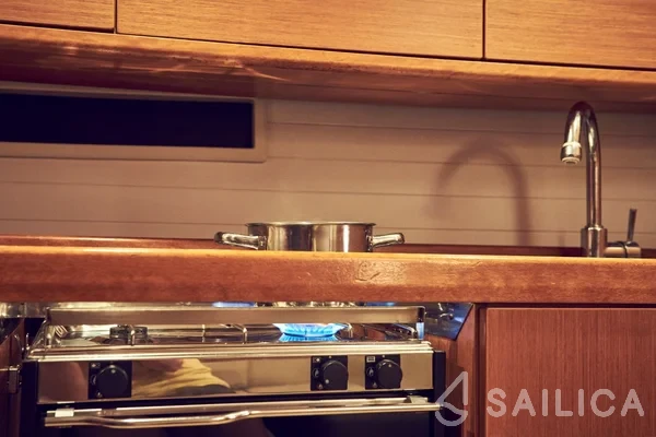Bavaria 46 Cruiser - Yacht Charter Sailica