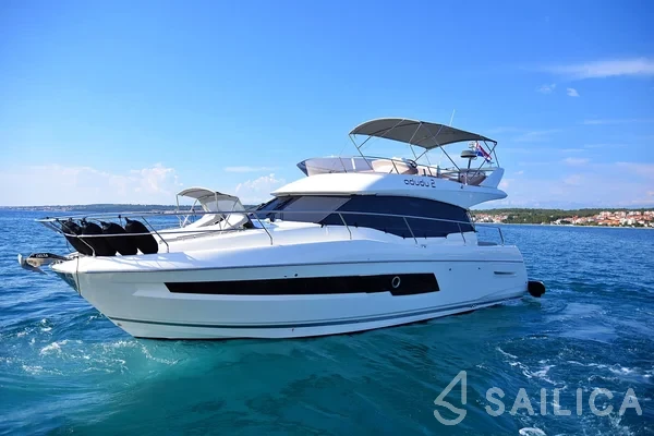 Prestige 46 - Yacht Charter Sailica