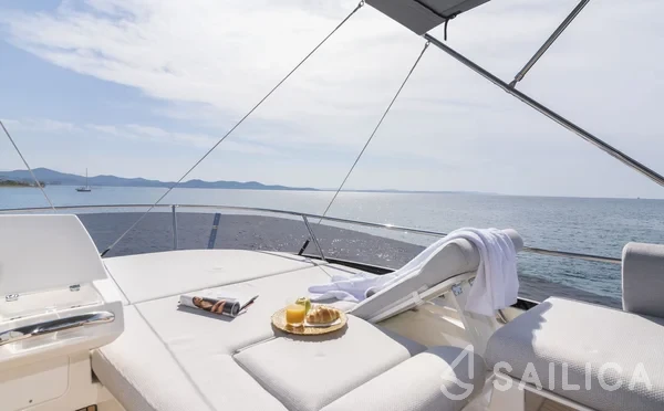 Prestige 46 - Yacht Charter Sailica